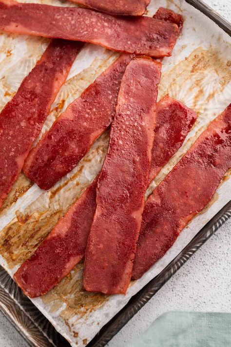 How to Cook Turkey Bacon in the Oven Turkey Bacon In Oven, Turkey Bacon In The Oven, Bacon In Oven, Healthy Bacon Recipes, Turkey Bacon Recipes, Sweet Potato Breakfast Casserole, How To Cook Turkey, Bacon Turkey, Cooking Turkey Bacon