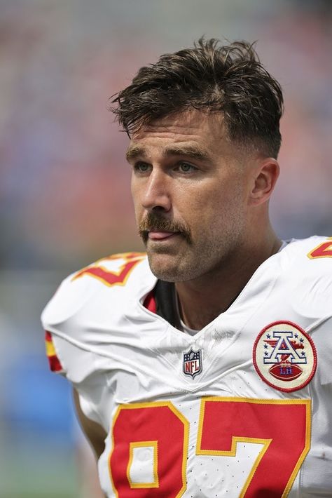 Travis Taylor, Kc Football, Jason Kelce, Travis Kelce, Sport Football, Kansas City Chiefs, Favorite Team, Mens Fitness, Kansas City