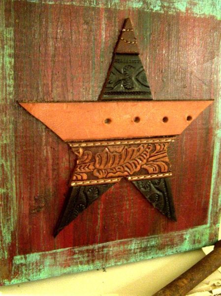 star made from belts...great idea...I have been making 5-pointed stained glass stars for 30 yrs...nicely done...Debi Art Du Cuir, Leather Belt Crafts, Western Crafts, Leather Art, Picket Fence, Leather Projects, Western Decor, Diy Blog, Leather Belts