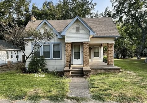 Circa 1929 Texas Home For Sale $100K - Old Houses Under $100K Kerrville Texas, Longview Texas, Texas Homes For Sale, Old Houses For Sale, Starter Home, Texas Homes, Investment Property, Fixer Upper, Built Ins