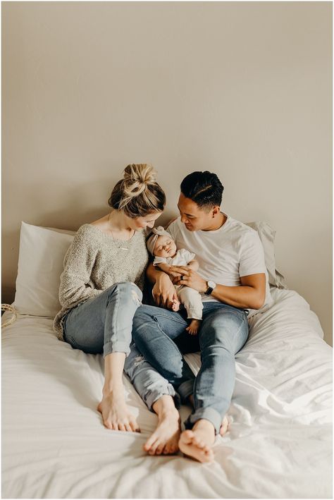 Pumping Mom Photo Shoot, Im Home Newborn Photography, New Family Photoshoot At Home, I’m Home Family Newborn Session, Newborn Family Home Session, Newborn Photography Home Session, Casual Family Newborn Photos, Family Session With Newborn, Family Home Session Photography