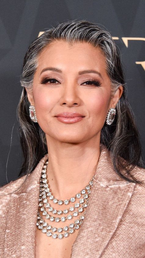 13 Naturally Gray-Haired Celebrities That Serve the Ultimate Silvery Inspo French Women Grey Hair, Makeup Looks For Grey Hair, Jenna Lyons Grey Hair, Olive Skin Grey Hair, Beautiful Grey Hair, Celebrities With Grey Hair, Gray Hair 30s, Early Grey Hair, Gray Hair Transformation