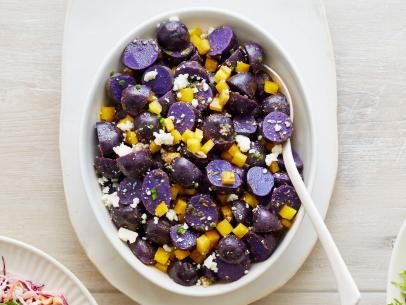 Spicy Purple Potato Salad Purple Potato Salad, Pasta Cold, Purple Potato Recipes, Purple Recipes, Potato Salad Recipes, American Potato Salad, Grilled Potato Salad, Red Potato Salad, Baked Potato Salad