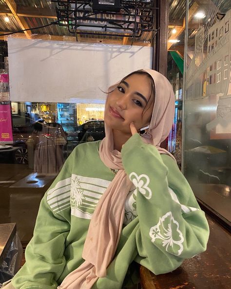 Hijab Styles Without Undercap, Hijab Without Undercap, Girly Hijabi Outfits, Shayla Hijab, Hijabi Baddie, Cute Hijabi Outfits, Hijab Ideas, Hijabi Fits, Stile Hijab