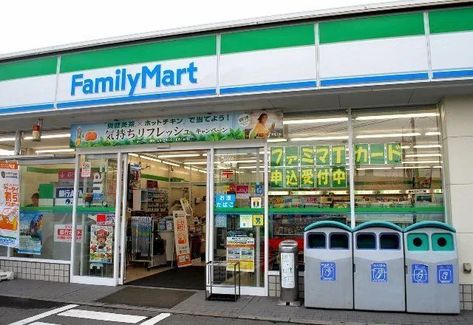 Daiso Store, Family Mart, Supermarket Design, Japan Store, Budget Travel Tips, Visit Japan, City Landscape, Air France, Store Displays