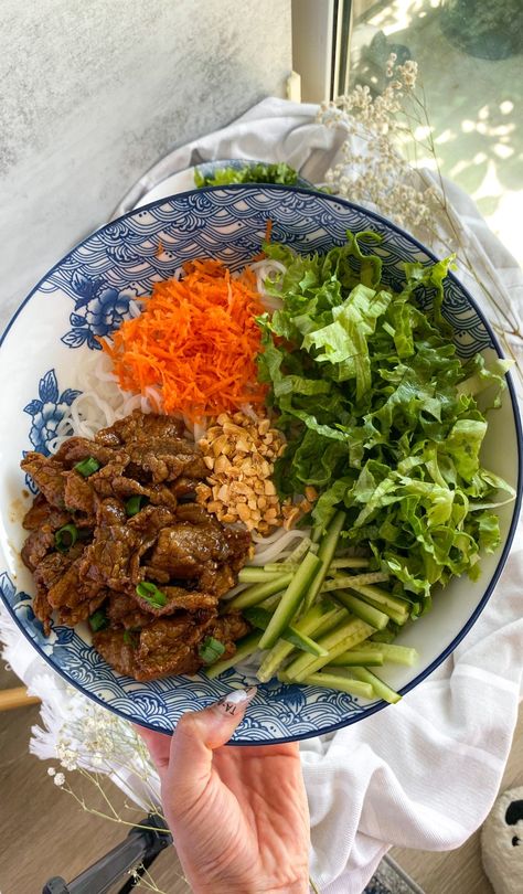 Beef Vermicelli Bowl, Vietnamese Vermicelli Bowl, Vietnamese Vermicelli, Beef Vermicelli, Vermicelli Bowl, Quick Buns, Vermicelli Recipes, Vietnamese Beef, Vermicelli Noodles