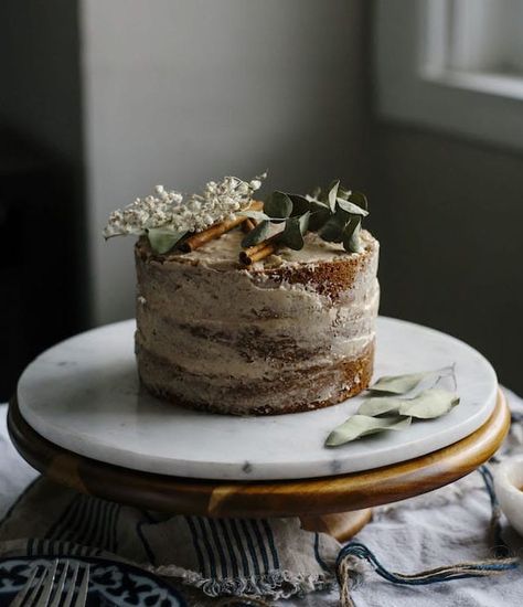 Vegan Chai Cake, Vanilla Chai Cake, Vegan Vanilla Cake Recipe, Chai Cake Recipe, Chai Cake, Vegan Vanilla Cake, Vegan Cake Recipes, Vanilla Icing, Vanilla Chai