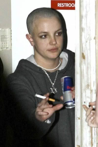 Britney Spears Shaved Head, Britney Meme, 2007 Britney Spears, Britney Spears Outfits, 2000s Pop, Shave Her Head, Shaved Head, Sylvester Stallone, Famous Last Words