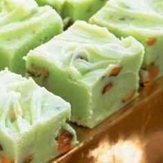 Pistachio Fudge Recipe, Pistachio Fudge, Think Food, Homemade Candies, Yummy Sweets, Fudge Recipes, Chocolate Baking, Sweets Treats, Candy Recipes