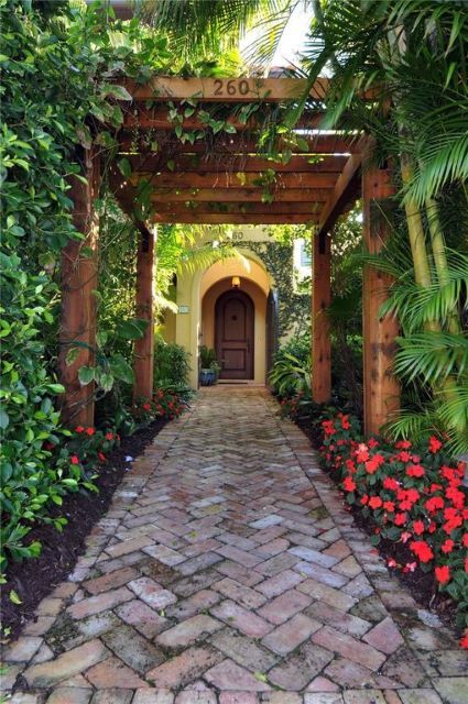 70 Creative Walkway Ideas and Designs Pergola Trellis, Front Yard Walkway, Landscape Yard, Walkway Design, Brick Walkway, Walkway Ideas, Covered Walkway, Tropical Landscape, Garden Arbor