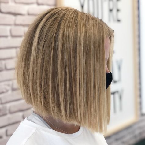 Bob Aline Haircut, Aline Haircut Short, Dad Bob Haircut, Mid Bob Haircut, Short Aline Bob, Astronomical Tattoo, Aline Bob Haircuts, Straight Cut Bob, One Length Bob