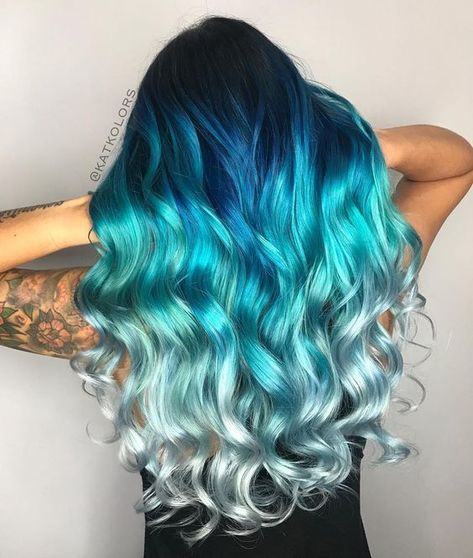 Blue And Green Hair, Diy Ombre Hair, Blue Hair Highlights, Blue Ombre Hair, Hair Highlights And Lowlights, Hair Color Unique, Cute Hair Colors, Pretty Hair Color, Hair Color Blue