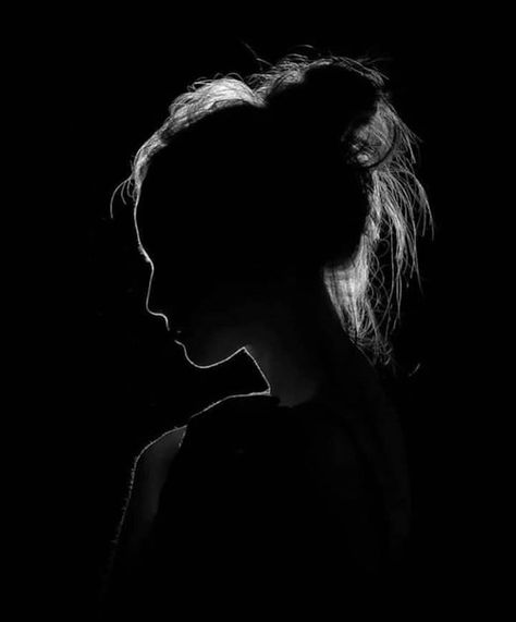 (1) Tumblr Shape Photography, Low Key Portraits, Moonlight Photography, Dark Portrait, Dark Art Photography, Black Paper Drawing, Black And White Art Drawing, Shadow Photography, Shadow Photos