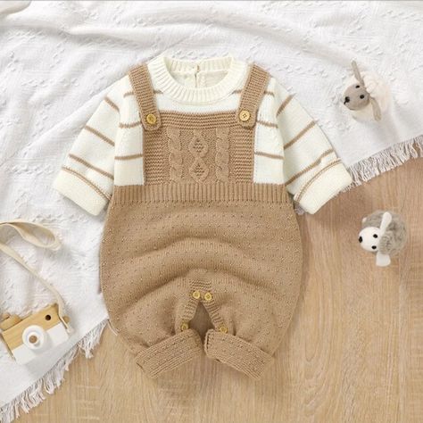 ✨This romper is adorable and an essential addition to your baby's wardrobe. Made of high-quality organic material, this romper is gentle for delicate baby skin while keeping your little one warm and comfortable all season long. The stretchy material allows for plenty of wriggling and moving about, so your baby can explore and play to their heart's content. When it's time for a diaper change, the easy-to-use buttons on the bottom make it quick and simple to get the job done. Long Sleeve Jumpsuit Outfit, Baby Winter Clothes, Stroller Footmuff, Winter Sleepwear, Winter Romper, Jumpsuit Outfit, Knitted Romper, Long Sleeve Jumpsuit, Baby Outfit