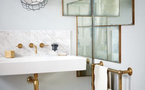 How and why you should incorporate antiqued mirrors in your home... Lavabo D Angle, Diy Bathroom Design, Antique Mirror Glass, Modern Hallway, Bad Design, Pink Bathroom, Mirror Tiles, Bathroom Style, Mirror Designs