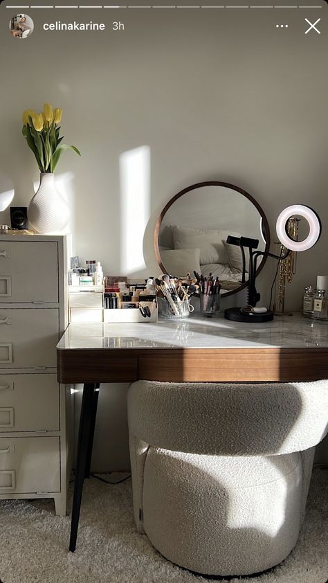 Apartment Vanity Ideas, Vanity Area Ideas, Earthy Vanity, Make Up Desk Aesthetic, Vanity And Desk Combo Ideas, Makeup Desk Aesthetic, Aesthetic Makeup Vanity, Apartment Vanity, Small Vanity Ideas