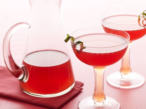 Pomegranate Cosmos recipe from Ina Garten via Food Network Cosmos Recipe, Pomegranate Vodka, Cosmopolitan Recipe, Cosmo Recipe, Holiday Martinis, Pom Wonderful, Ina Garten Recipes, Lime Peel, Food Network Canada