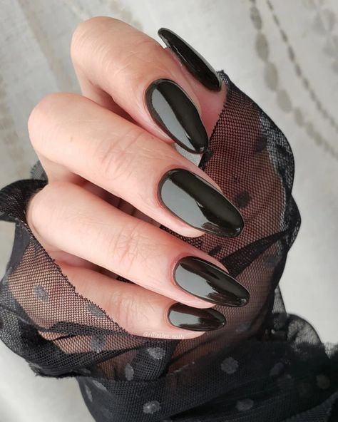 Black Dipped Nails, Black Dip Nails, Dip Nail Ideas, Powder Dip Nails, Nail Falling Off, New Years Nail Designs, Dip Nail, Color Design Inspiration, Gel Lamp