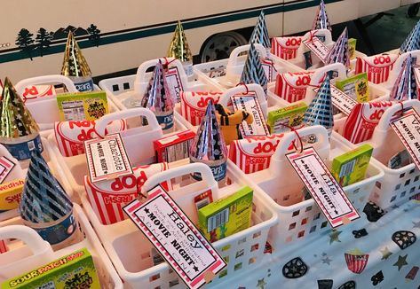 Movie Snack Caddy, Movie Night Favors Goodie Bags, Outdoor Movie Night Snacks, Indoor Movie Night Party, Movie Night Snack Tray, Movie Picnic, Snack Caddy, Movie Night Party Favors, Family Movie Night Snacks