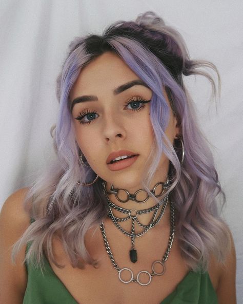 Lilac Hair Highlights Brown, Dark Brown And Lilac Hair, Curly Lilac Hair, Brown And Lilac Hair, Black And Lilac Hair, Chocolate Lilac Hair, Lilac Purple Hair, Pastel Lilac Hair, Underdye Hair