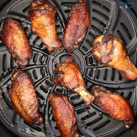 These Air Fryer Chicken Wings are marinated in a perfect blend of seasonings, crisp on the outside while moist, juicy and tender in the inside. It takes 20-25 minutes to cook chicken wings in air fryer. For marinated air fryer chicken wings recipe and more, visit todaysdelight.com Chicken Wings In Air Fryer, Wings In Air Fryer, Chicken Tocino, Marinated Wings, Chicken Wing Marinade, Marinated Chicken Wings, Air Fry Chicken Wings, Air Fryer Wings, Cooking Chicken Wings