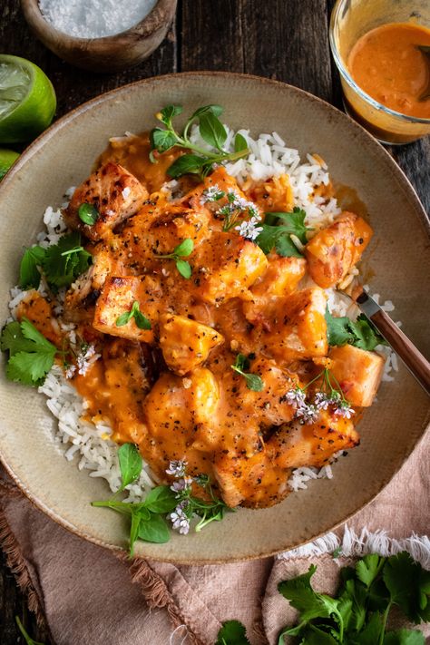 Fish Red Curry, Spring Fish Recipes, Salmon Rice Bowl Sauce, Salmon And Chickpeas, Salmon And Rice Dinner, Salmon Dinner Ideas Sides, Salad With Fish, Salmon Sauce Recipes, Spring Dinner Recipes