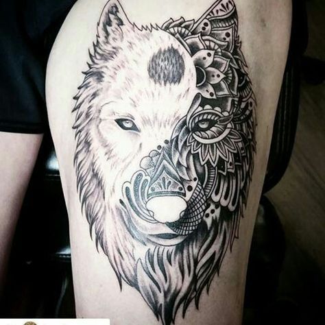 yin yang tattoo Tattoo Designs Wolf, Wolf Yin Yang, Ying Yang Tattoo, Petit Tattoo, Yin Yang Tattoos, New Tattoo Designs, Wolf Tattoo Design, Back Tattoos For Guys, Geniale Tattoos