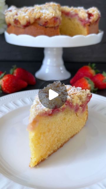 Strawberry Crumble Cake, Summer Fruit Recipes, Strawberry Crumble, Fresh Strawberry Cake, Sweet Temptation, Crumble Cake, Cake Cream, Kitchen Witchery, Pound Cakes