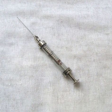 Medical Syringe, Vintage Medicine, Vintage Medical, Medical Art, Medical Aesthetic, Mad Scientist, Medical Equipment, Home Brewing, Medical Supplies