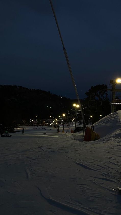 Night Snowboarding Aesthetic, Ski Night Aesthetic, Snowboarding Aesthetic Night, Night Skiing Aesthetic, Skiing At Night, California Aesthetic Night, Aspen Colorado Aesthetic, Winter Aesthetic Night, Night Snowboarding