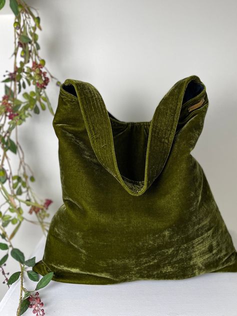 Velvet Tote Bag, Faerie Clothes, Practical Fashion, Artisan Bracelets, Tote Bags Handmade, Velvet Bag, Purse Accessories, Boot Bag, Bag Handmade