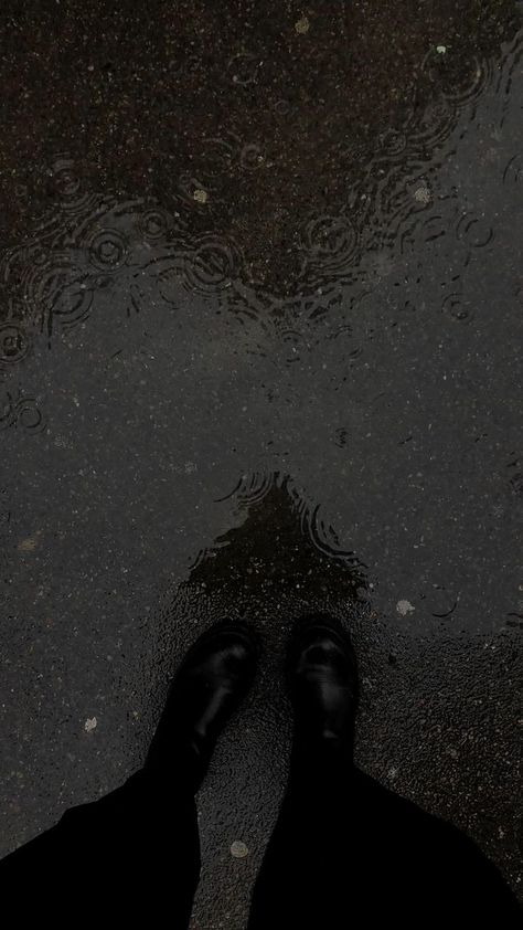 Rainy Day Aesthetic, Dark Paradise, Night Scenery, Aesthetic Photography Grunge, Aesthetic Photography Nature, Cool Pictures Of Nature, Rain Photography, Dark Photography, Alam Yang Indah