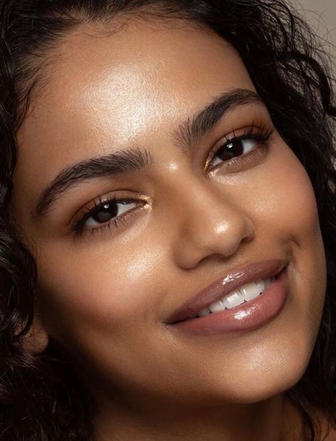 Dr Hauschka Makeup, Nose Inspiration, Light Brown Skin Tone, Soap Brows, Caramel Skin, Light Brown Skin, Fresh Face Makeup, Subtle Makeup, Daisy Jones And The Six