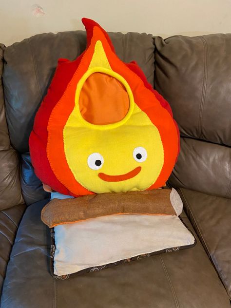 Calcifer Costume, Calcifer Crochet Pattern Free, Howls Cosplay, Ghibli Family Costume, Halloween Ghibli, Calcifer Plush Diy, Ff 13, Calcifer Plush, Calcifer Pillow