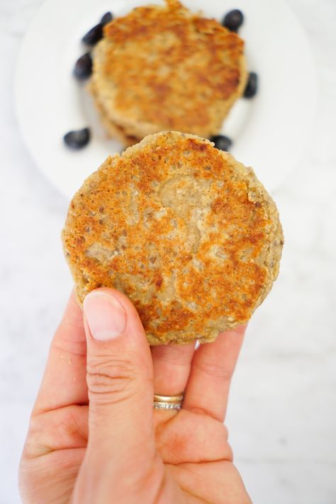 Iron-Rich Baby Cereal Pancakes - Plant Based Juniors Vegan Blw, Baby Cereal Pancakes, Baby Oatmeal Cereal, Cereal Pancakes, Whole Grain Oatmeal, Starting Solid Foods, Baby Nutrition, Baby Led Weaning First Foods, Weaning Foods