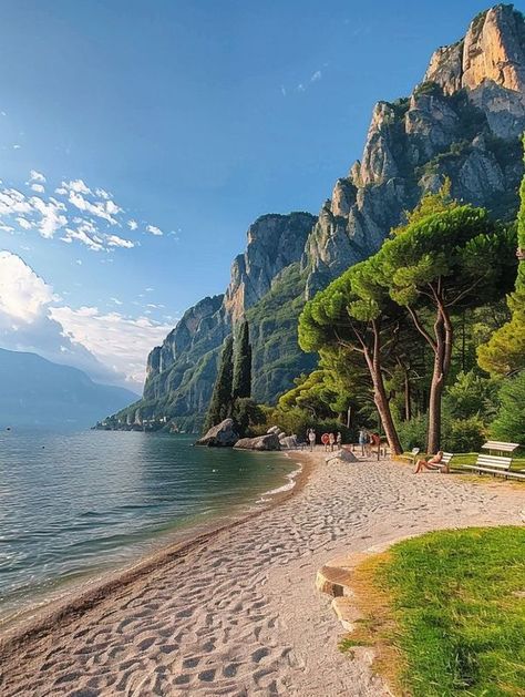 Lake Garda Beach, Riva Del Garda Italy, Beaches In Italy, Sup Surfing, Italy Beach, Jamaica Beaches, Italy Vibes, Lake Garda Italy, Italy Beaches