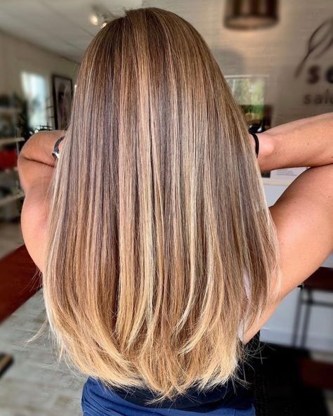 Low Balayage Blonde, Brown Balayage Hair, Light Golden Brown Hair, Light Brown Balayage, Golden Brown Hair Color, Balayage Hair Color Ideas, Balayage Hair Color, Brunette Hair With Highlights, Brown Hair With Blonde Highlights