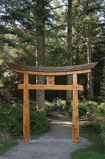 Japanese Gardens Design Ideas, Japanese Gate, Japanese Garden Landscape, Japanese Tea House, Zen Garden Design, Entrance Gate, Japan Garden, Japanese Garden Design, Asian Garden