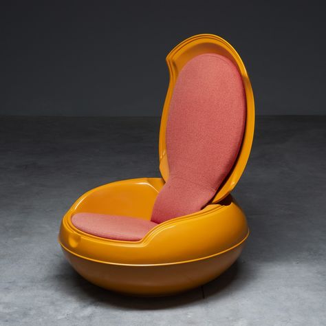 Listed on VNTG.com: Orange Garden Egg Chair lounge chair by Peter Ghyczy, 1968 | #vntg #vintage Funky Chairs, Room Ambiance, Leather Lounge Chair, Design Icon, Contemporary Dining Chairs, Leather Lounge, Armchair Vintage, Mid Century Modern Furniture, Egg Chair