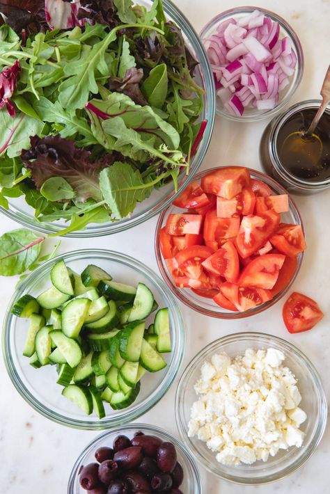 Spring Mix Salad Dressing Recipes, Spring Mix Salad Recipes Feta, Salad Spring Mix Recipes, Mediterranean Salad Ideas, Balsamic Vinaigrette Salad Recipes, Salad With Spring Mix Recipe, Salads With Spring Mix Lettuce, Balsamic Mediterranean Salad, Easy Spring Mix Salad Recipes