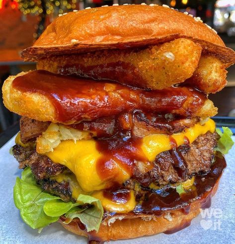 Black Burger Aesthetic, Food Burger Aesthetic, Bad Burger, Bacon Burger Aesthetic, Colcannon Recipe, Burger And Fries Aesthetic, Burger Fries Aesthetic, American Burgers, Fast Foods