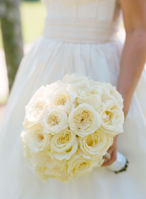 Pale Yellow Garden Rose Bouquet Pale Yellow Weddings, Yellow Rose Wedding, Fresh Bridal Bouquets, Yellow Bridal Bouquets, Yellow Rose Bouquet, Garden Rose Bouquet, Yellow Wedding Dress, Yellow Wedding Theme, Yellow Wedding Flowers