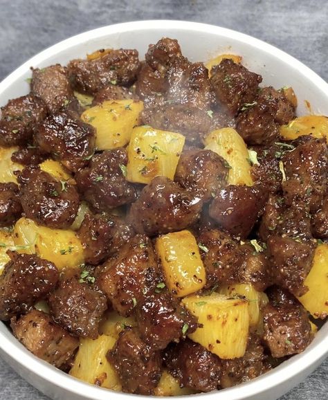 Butter Steak Bites And Potatoes, Steak Bites And Potatoes, Garlic Butter Steak Bites, Butter Steak Bites, Air Fryer Garlic, Tips Saludables, Food Reference, Foo Foo, Butter Steak