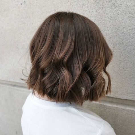 Hair inspiration Light Brown Short Hair Balayage, Shorter Haircuts For Women, Chocolate Brown Bob, Brunette Bob Haircut, Bob Hairstyle Ideas, Fancy Hair, Short Brown Hair, Trendy Hairstyle, Haircut Inspiration