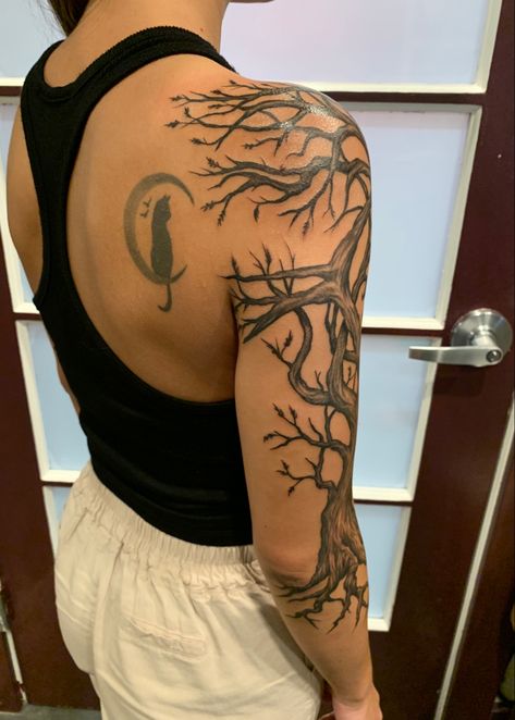 Tree Of Life Tattoo Upper Arm, Mens Tree Arm Tattoo, Tree On Shoulder Tattoo, Big Pine Tree Tattoo, Tree On Chest Tattoo, Tree Vine Tattoo Arm, Tree Branch Arm Tattoo, Tree Tattoo Upper Arm, Position Tree Tattoo