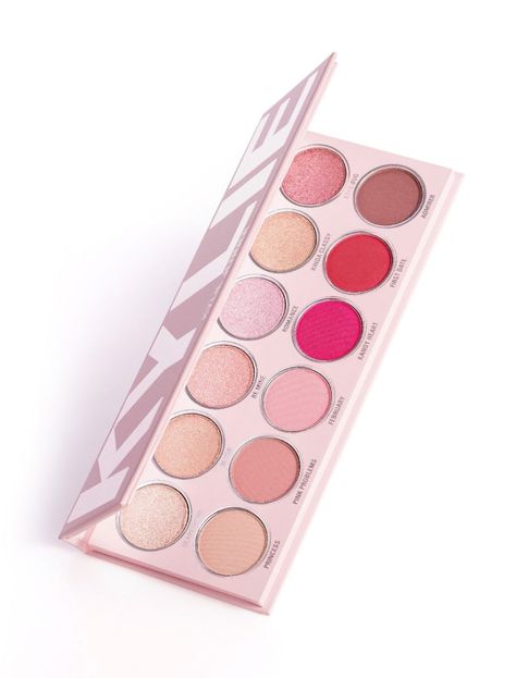 Best Valentine's Day Makeup - Kylie Cosmetics Eyeshadow Palette! See more makeup products perfect for Valentine's Day and more at beautybrainsblush.com! Kylie Cosmetics Eyeshadow, Koleksi Makeup, Make Up Kits, Kylie Makeup, Eyeshadow Products, Blending Eyeshadow, Valentines Day Makeup, Kylie Cosmetic, Makijaż Smokey Eye