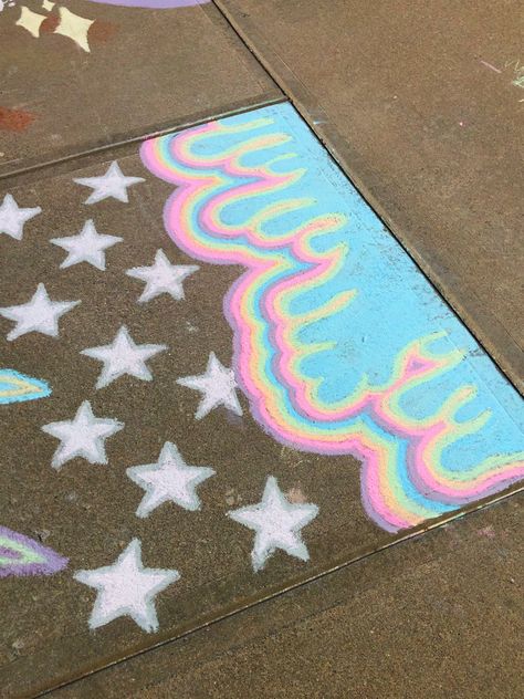 #diy #chalk #cute #chalkidea #stars #vsco #drip #vscovibes #vibes Chalk Drawing Ideas, Easy Chalk Drawings, Sidewalk Chalk Ideas, Street Chalk Art, Chalk Designs, Fun Chalk Art, Chalk Art Ideas, Side Walk, Chalk Ideas