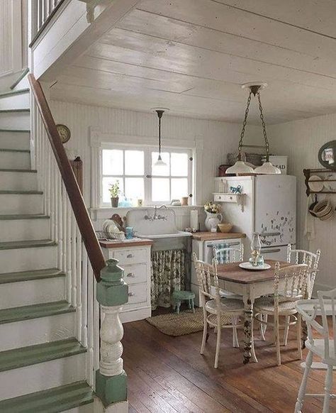 French Cottage Kitchen, French Provencial, Kitchen French, Cottage French, Kitchen And Dining Area, Cottage Shabby Chic, Kitchen Rustic, Kitchen Splashbacks, Country Cottage Decor