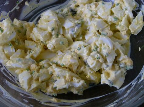 Egg salad Egg Salad Sandwich, Peeling Hard Boiled Eggs, Making Hard Boiled Eggs, Pickled Eggs, Egg Salad Sandwiches, Egg Salad Recipe, Egg Dish, Salad Sandwich, Egg Salad