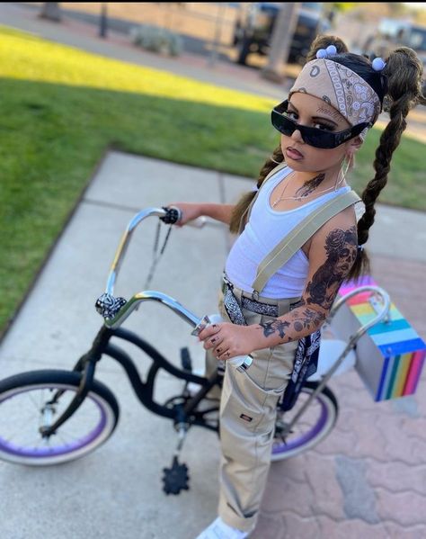 Cholos Halloween Costumes, Chola Party Outfit, Cholo And Chola Halloween Costume, Cholo Halloween Costume, Chola Costume Ideas, Chola Halloween Costumes, Cholo Party Outfit, Chulo Outfits, Chola Party Theme Ideas